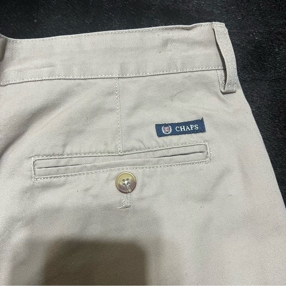 CHAPS men’s khaki/golfing shorts size 34 EUC - Picture 4 of 10
